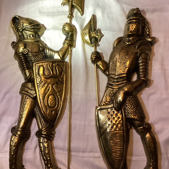 Large Wall Hangings Metal Cast Medieval Crusading Knights w/Axes PAIR Set Renais - Picture 1 of 12